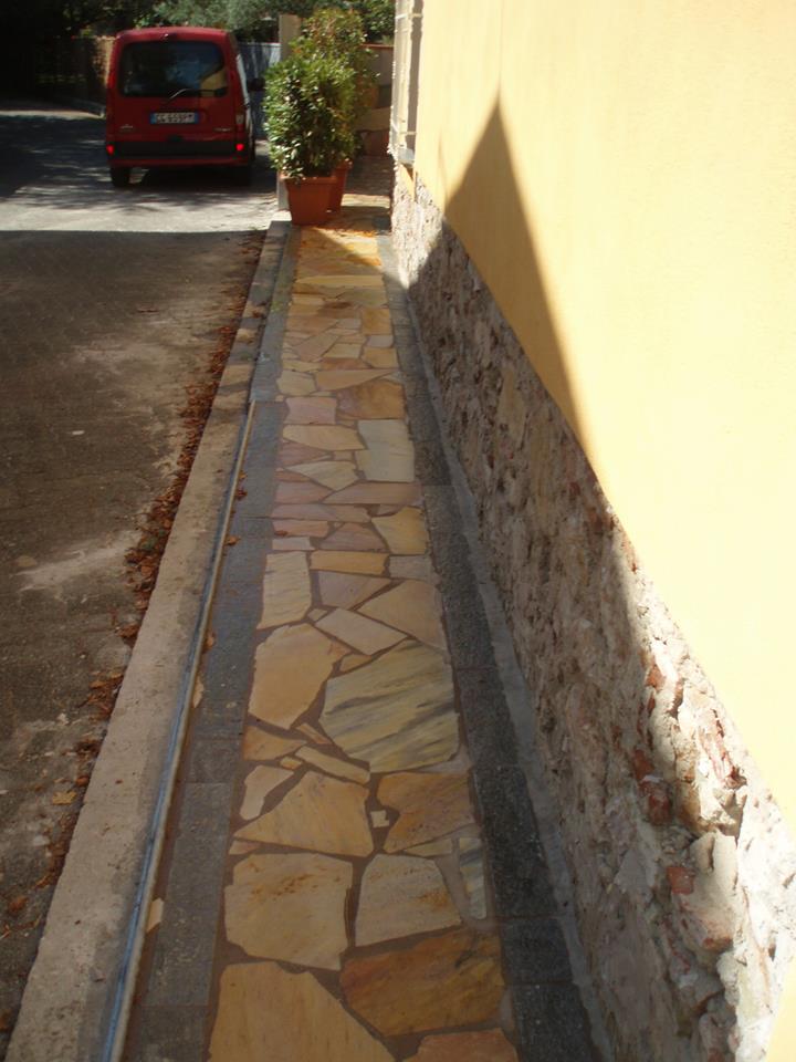 Pietra di Quarzite Brasiliana fascia perimetrale colore grigio pietra di Luserna cm 10 a correre