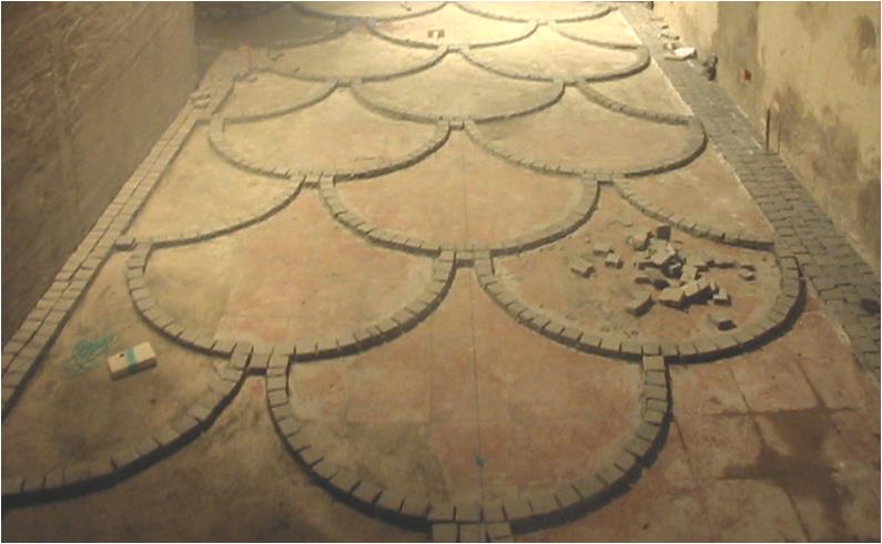 Pietra di Luserna cubetti retrosegati posa coda di pavone