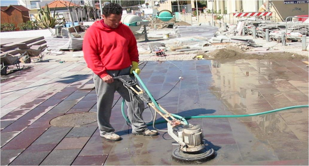 porfido squadrato al lavoro