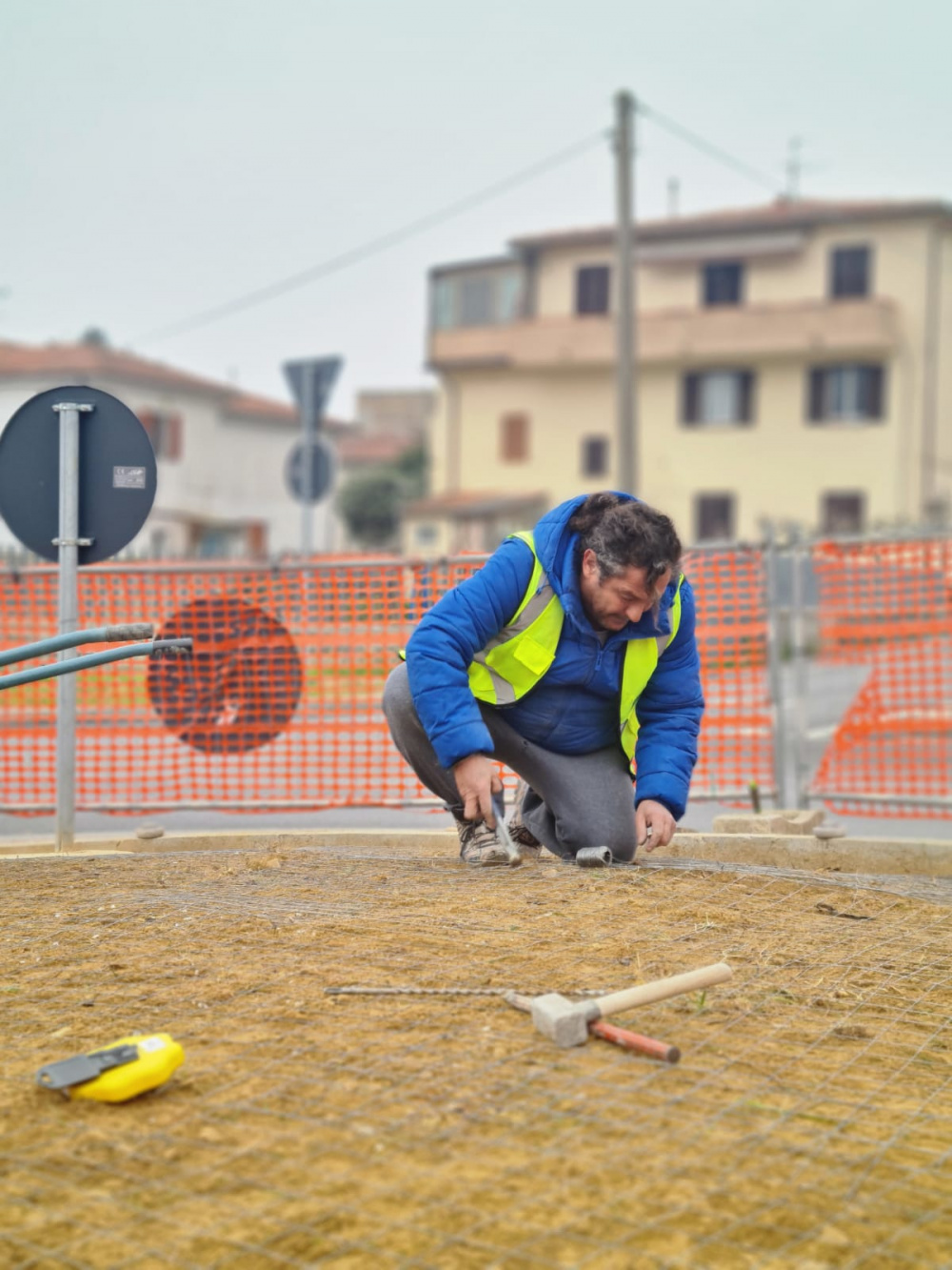 inizio rotatoria di Calci Pisa Anselmi all'opera